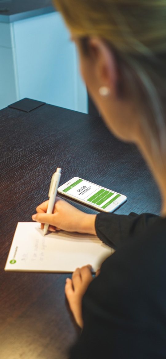 传奇sf App 记录页截图，收藏内容按时间倒序排列，顶部显示批量导出按钮，条目摘要清晰可读